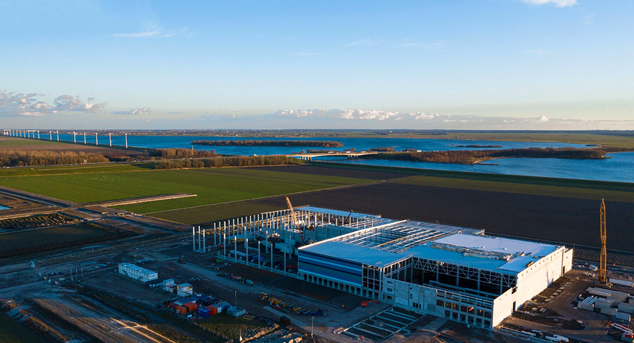 Coenradie verzorgt met de robor plotter het uitzetten van de 15.000 heipiketten bij de bouw van Lidl distributiecentrum Almere.